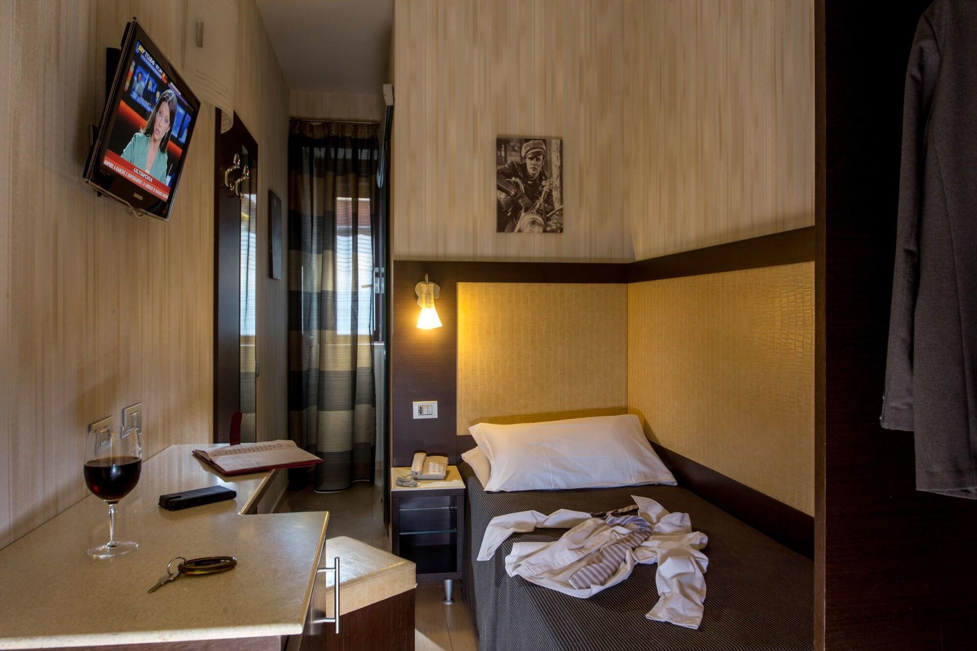 Hotel Dei Mille Рим Экстерьер фото